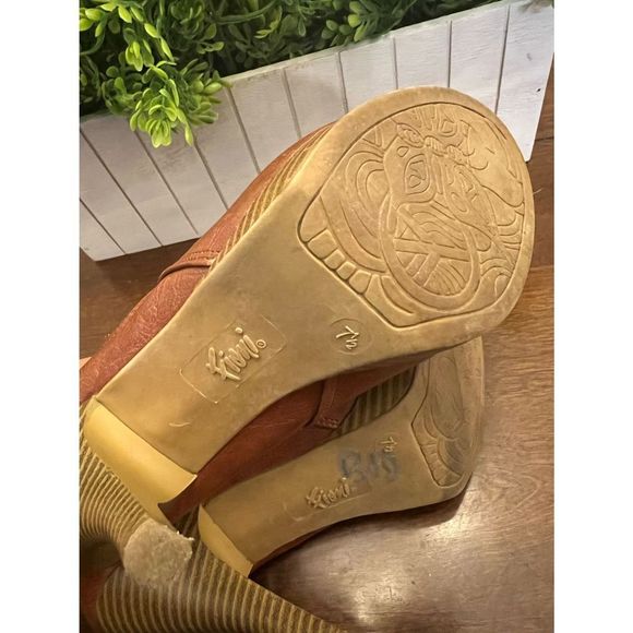 Cute woman’s heel booties size 7.5 - Picture 5 of 5